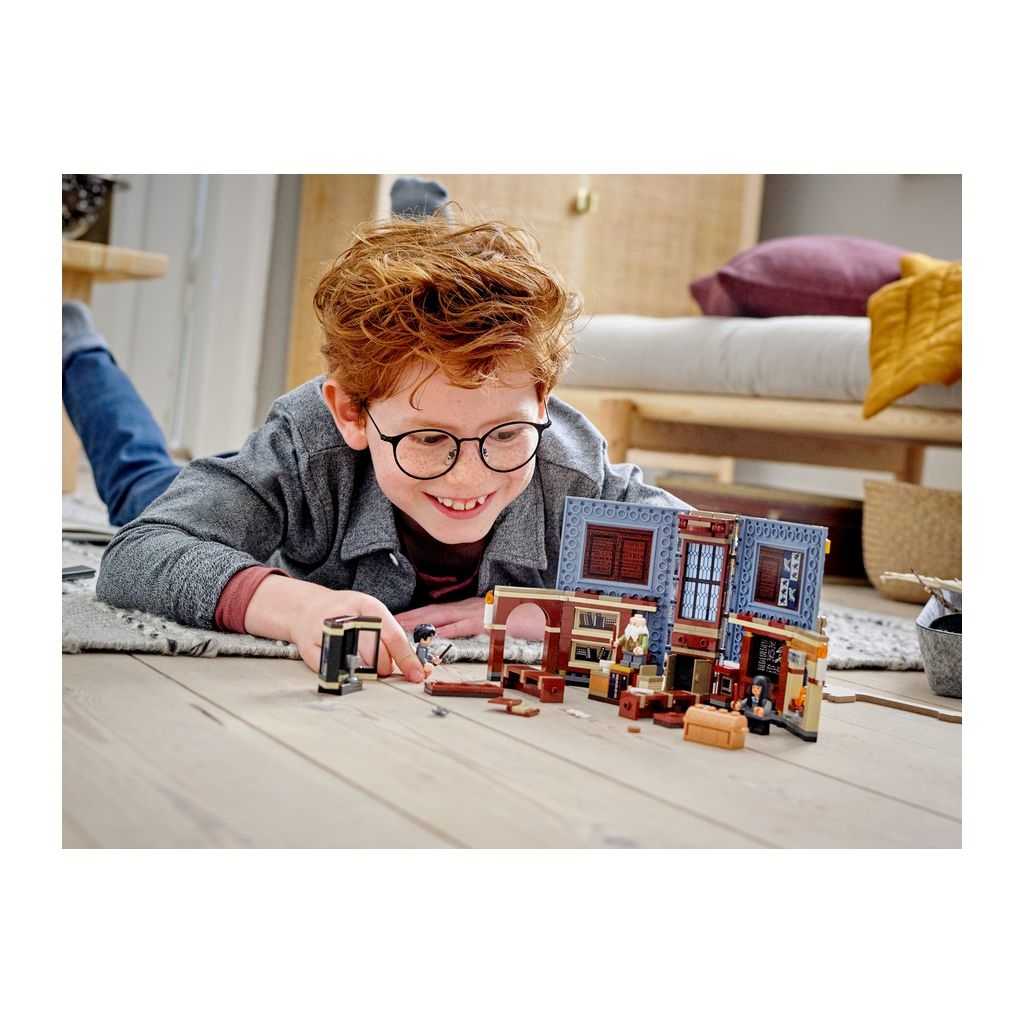 Harry Potter Lego Momento Hogwarts: Clase de Encantamientos Edades 8+ # 76385 Artículo 256 Piezas | EYW-806423