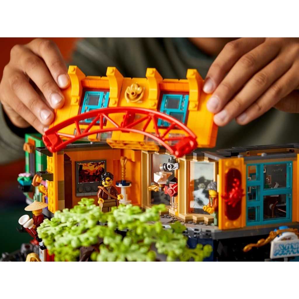 NINJAGO Lego Jardines de la Ciudad de NINJAGO Edades 14+ # 71741 Artículo 5686 Piezas | ARX-023149